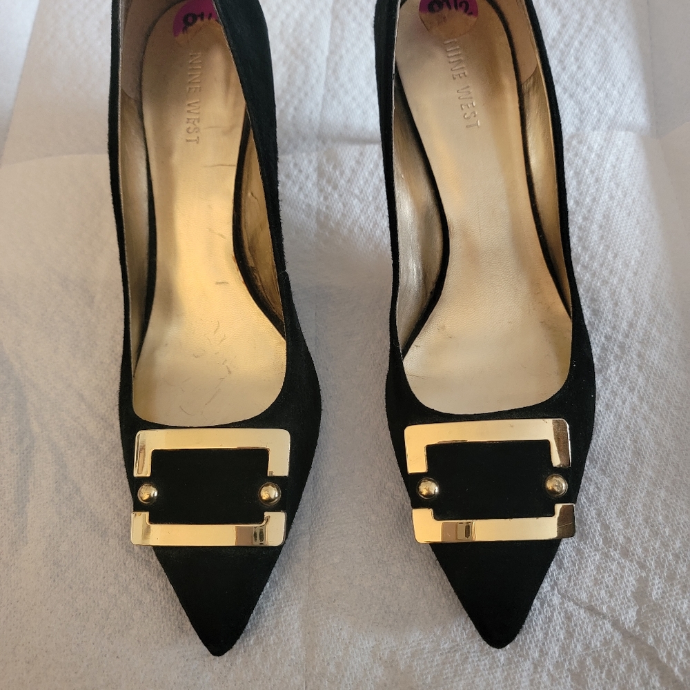 Black velvet like 2 1/2 in heals, with large gold buckle . Nine west ,good shape
